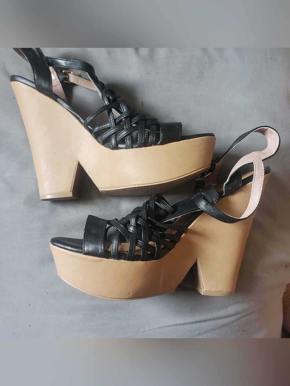 Qupid Ladies Size 10 Black Strappy Platform Heels with Tan Wedge
